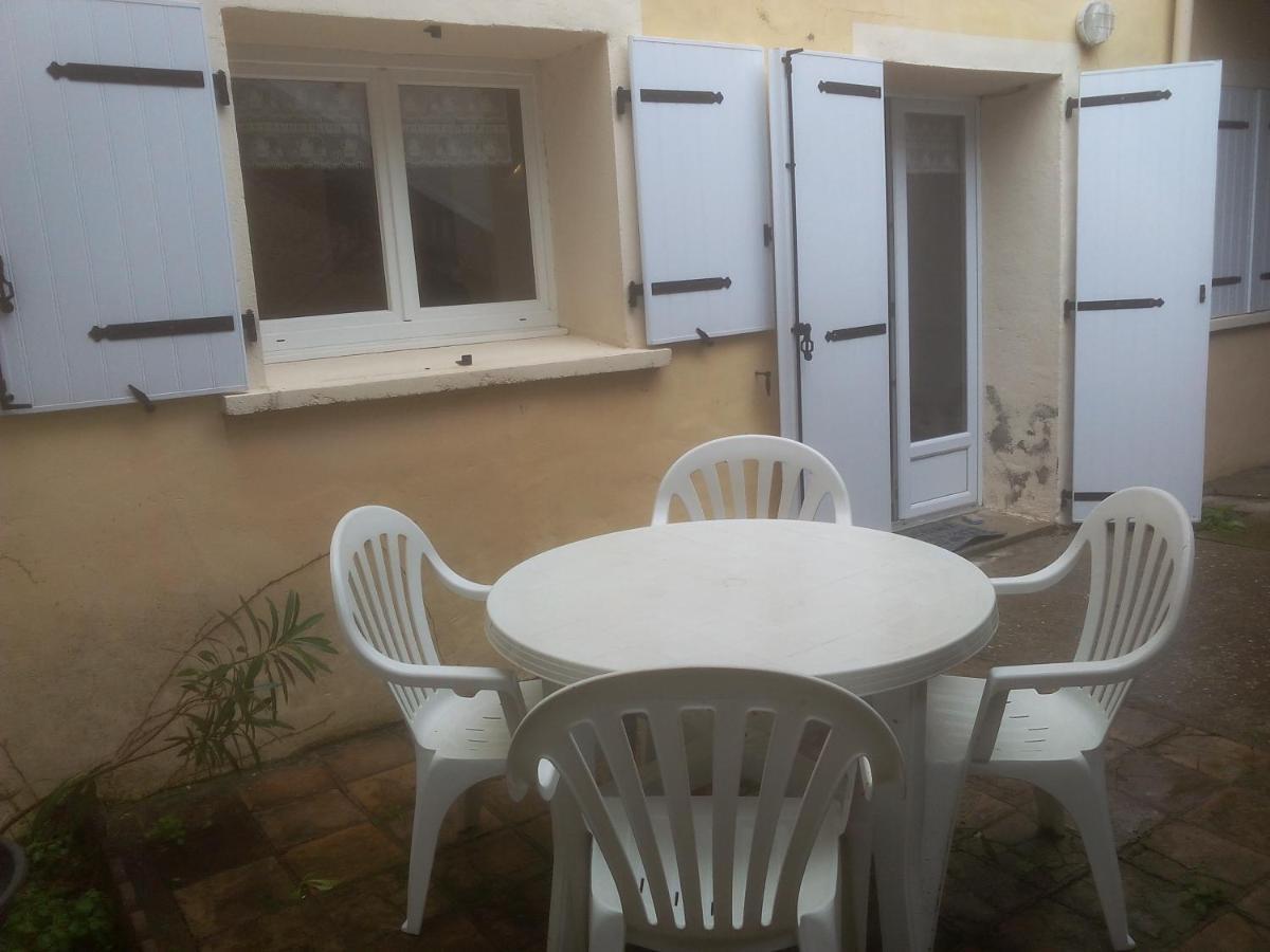 Maison De Village Entre Mer Et Montagne Roujan Екстериор снимка